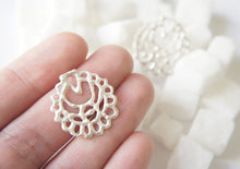 Load image into Gallery viewer, QAMAR / moroccan inspired stud earrings in sterling silver