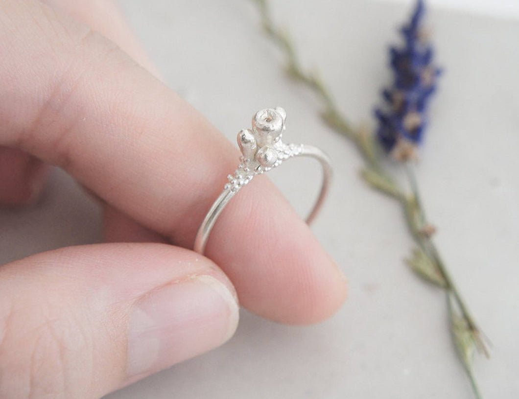 Floweret Ring / floral solitaire ring in sterling silver