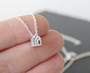 BLIJ - HAPPY / miniature dutch house necklace in sterling silver